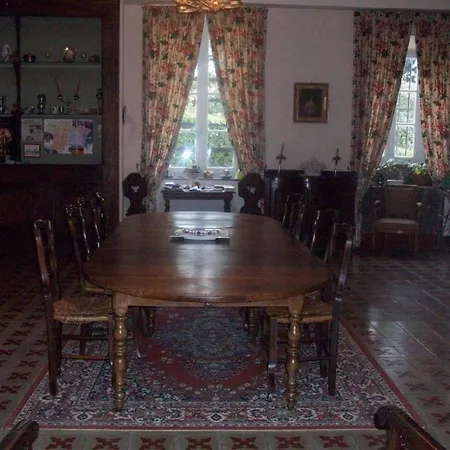 Alojamento de Acomodação e Pequeno-almoço Le Domaine Du Chapitre 2*
